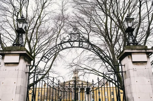 Caroline Gardens gates